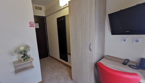 Standard Single Room, Park Side