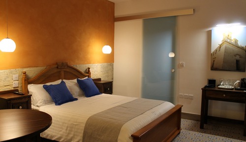 Suite ejecutiva (accessible via external staircase)