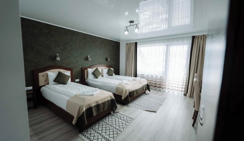 Room, 2 Queen Beds, Balcony, Mountain View