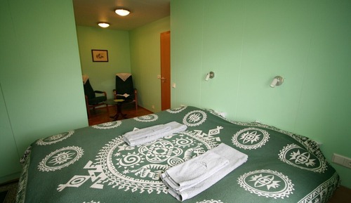 Habitación con 1 cama doble o 2 individuales, baño privado