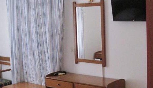 Apartamento familiar, 2 habitaciones, cocina básica, vistas al mar