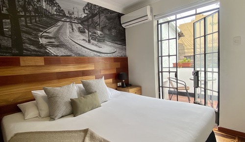 Habitación doble superior, 1 cama de matrimonio grande, vistas a la ciudad