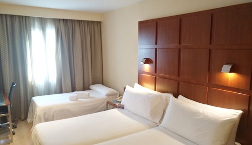 Habitación triple (L, 2 adults + 1 child)