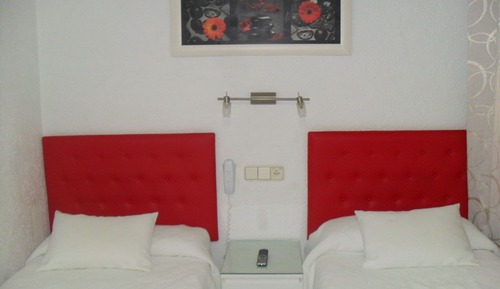 Habitación con 2 camas individuales