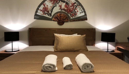 Habitación (King, with shower and Balcony 5)