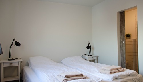 Habitación con 1 cama doble o 2 individuales, baño privado
