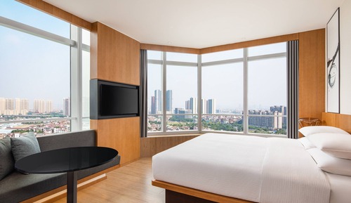 Suite, 1 cama de matrimonio grande, vistas a la ciudad