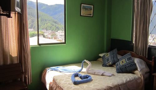 Habitación básica, baño privado, vistas a la ciudad