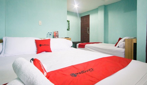 Habitación familiar (RedDoorz)