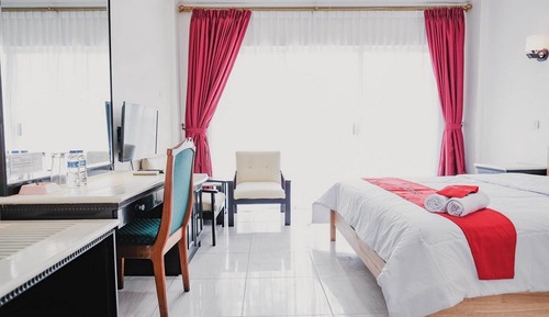 Habitación doble (RedDoorz)