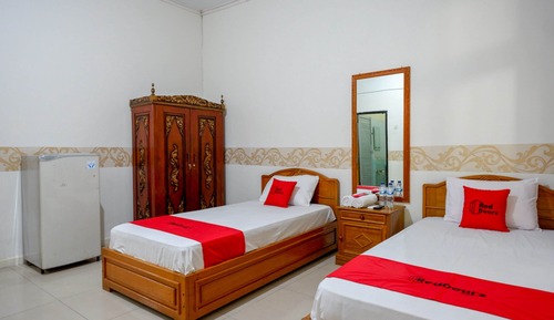 Habitación Deluxe con 2 camas individuales (RedDoorz)
