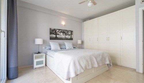Apartamento dos dormitorios con terraza y bañera