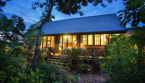 Japanese Villa With River View