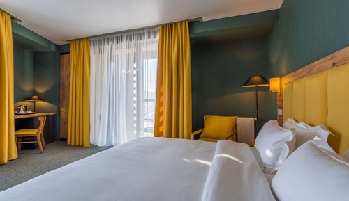 Habitación estándar, 1 cama de matrimonio grande, balcón, vistas a la montaña