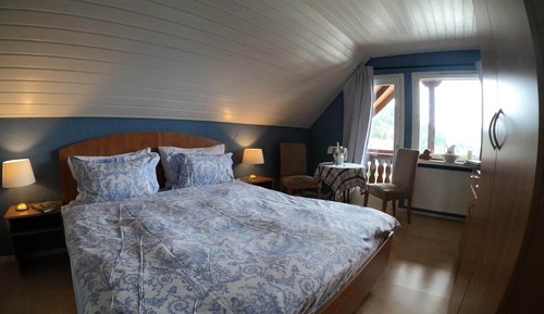 Habitación Confort doble, balcón, en la zona del jardín