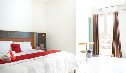 Habitación Deluxe (RedDoorz)