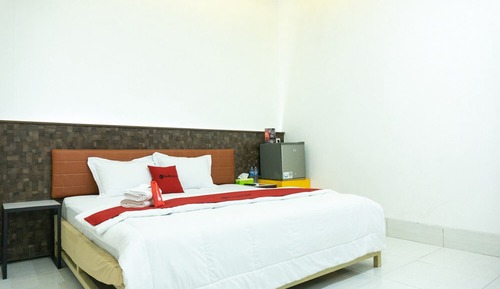 Habitación doble (RedDoorz)