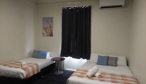 Habitación triple, varias camas, baño compartido