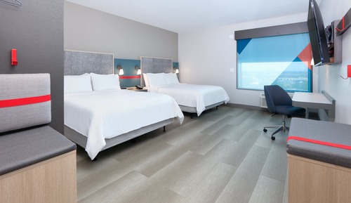 Habitación estándar, 2 camas de matrimonio (Mobility, Roll-In Shower)
