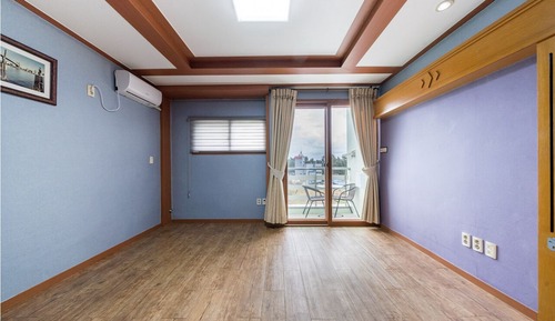 Estudio estándar, vistas parciales al mar