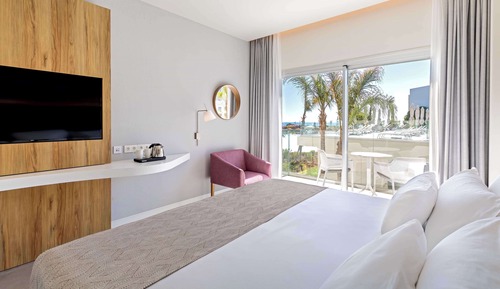 Habitación doble, vistas parciales al mar