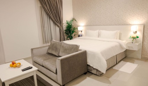Standard Studio, 1 King Bed