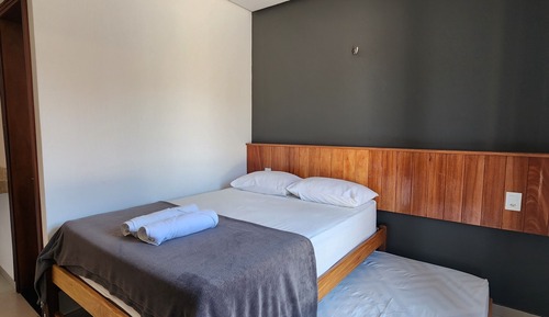 Habitación estándar doble, varias camas, no fumadores, sin ventanas