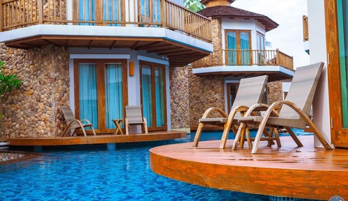 Pool Access Room