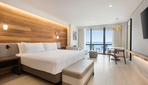 Room, 1 King Bed (Swim Up Pool View)