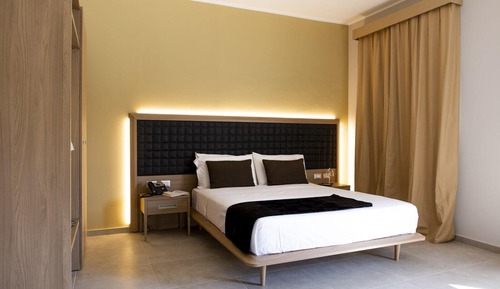 Habitación superior con 1 cama doble o 2 individuales