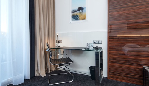 Habitación con 2 camas individuales, accesible para personas con discapacidad (First)