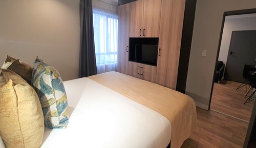 Suite Deluxe, 1 cama de matrimonio grande con sofá cama, baño privado, vistas al patio