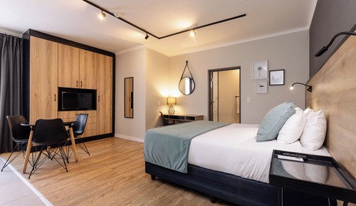 Estudio clásico, 1 cama de matrimonio grande
