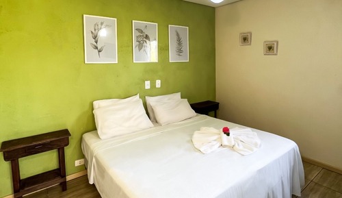 Habitación básica con 1 cama doble o 2 individuales, 1 habitación, balcón, vistas al jardín