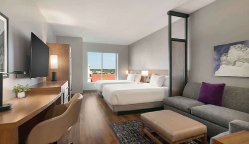 Habitación, accesible para personas con discapacidad (2 Queen Beds with Sofa bed, Shower)