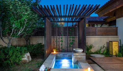 Suite, 1 cama de matrimonio grande (Courtyard Access)