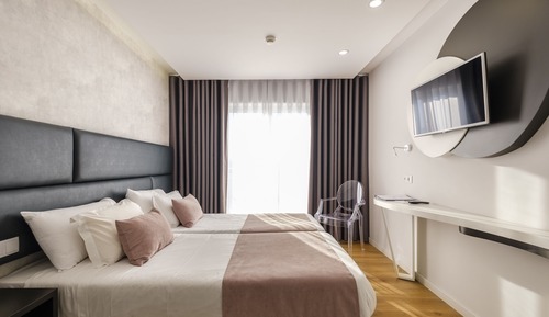 Habitación cuádruple básica, balcón, vistas a la ciudad