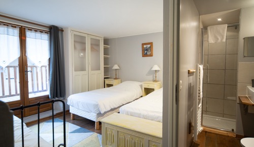 Habitación triple estándar, baño privado (Edelweiss)