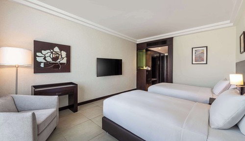 Twin Guest Room with City View