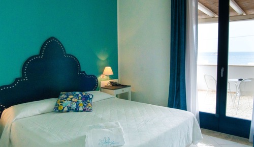 Habitación clásica, vistas parciales al mar