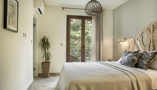 Habitación con 1 cama doble o 2 individuales, vistas al jardín