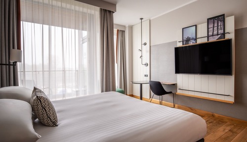 Habitación superior, 1 cama de matrimonio grande, no fumadores, balcón