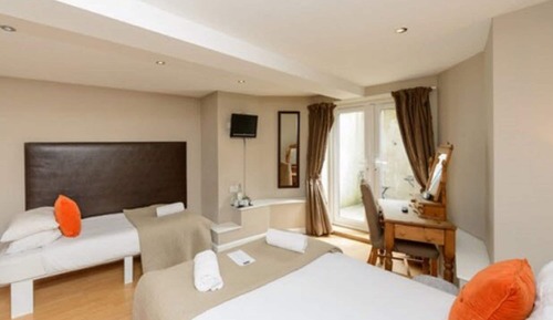 Habitación triple, baño privado