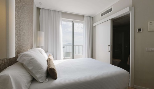 Habitación con 1 cama doble o 2 individuales, balcón, vistas al mar