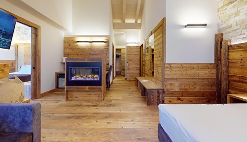 Adjacent Junior Luxury Suite