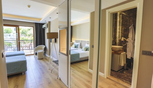 Habitación estándar con 1 cama doble o 2 individuales, vistas al jardín
