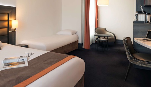 Privilege, Habitación, varias camas
