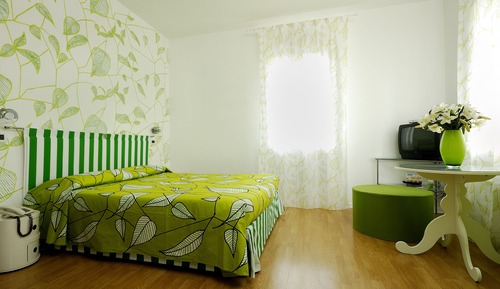 Habitación superior con 1 cama doble o 2 individuales, baño privado