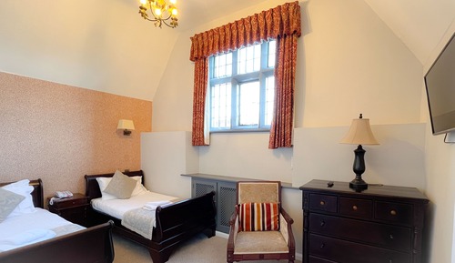 Family Room, Double Bed and 2 Twin Beds, no lift
