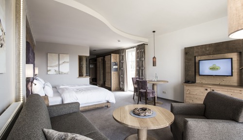 Suite junior, balcón, en edificio anexo (Superior Plus)